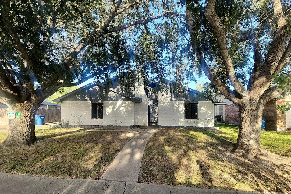 5713 Crest Pebble Dr Corpus Christi, TX 78415, Nueces County