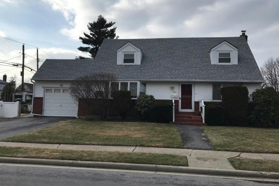 Elmwood St, Plainview, NY 11803