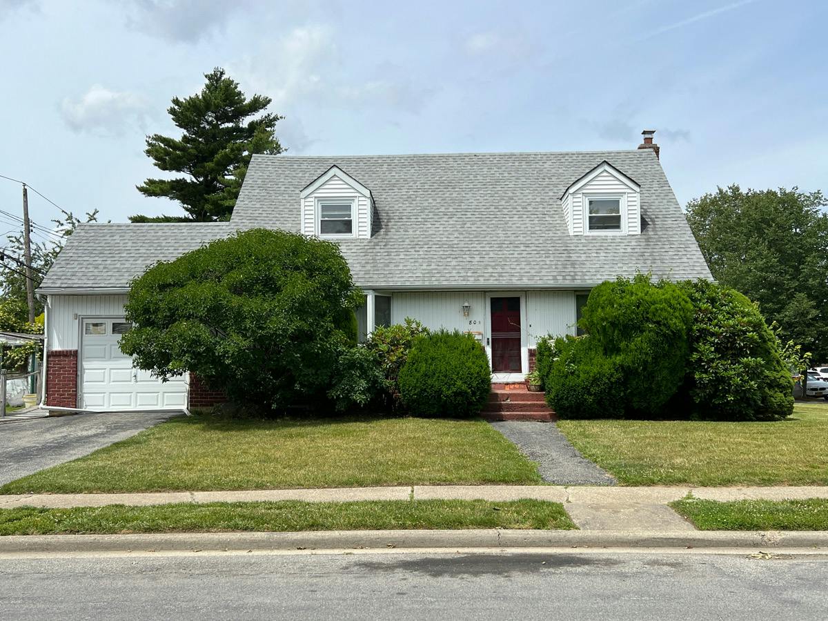 Elmwood St, Plainview, NY 11803 #1