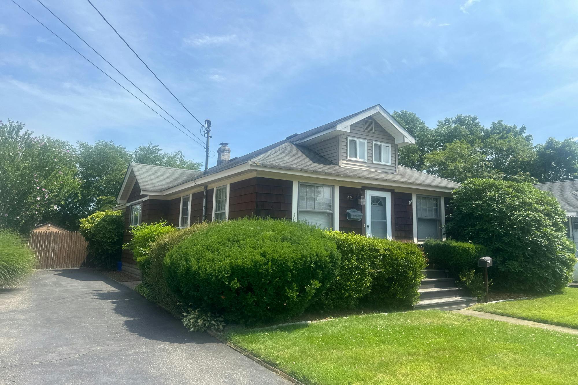 Cedar Ave, Farmingdale, NY 11735