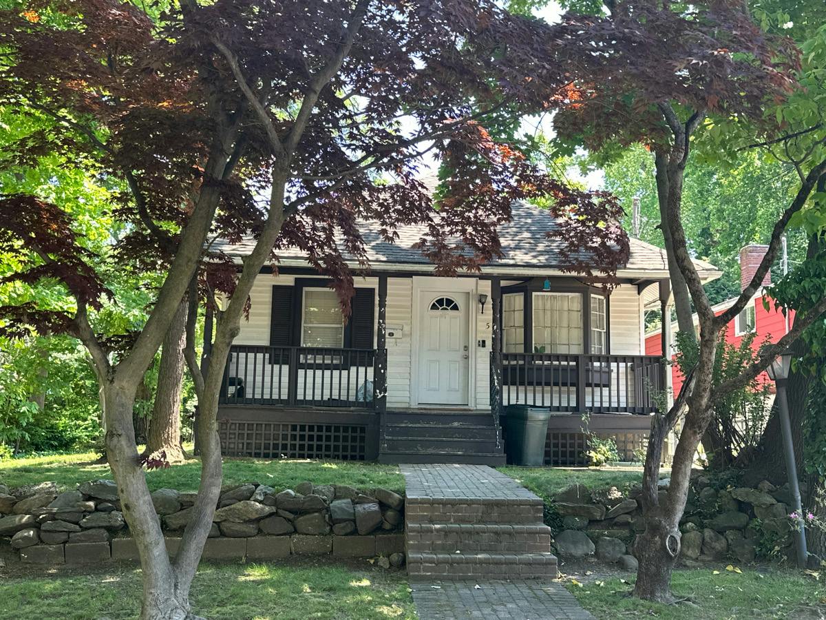 Spring Ln, Great Neck, NY 11024 #1