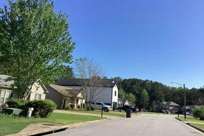 Dutch Ct, Opelika, AL 36801