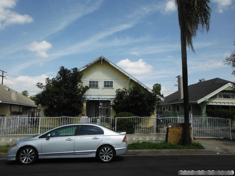 2041 West 29th Place Los Angeles, CA 90018, Los Angeles County