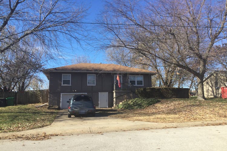 814 S High St Butler, MO 64730, Bates County