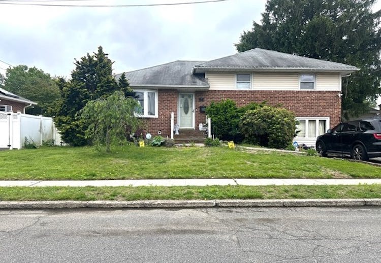 11 Berry Hill Ln Bethpage, NY 11714, Nassau County