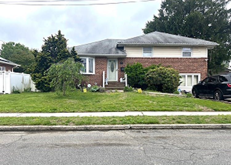 11 Berry Hill Ln Bethpage, NY 11714, Nassau County