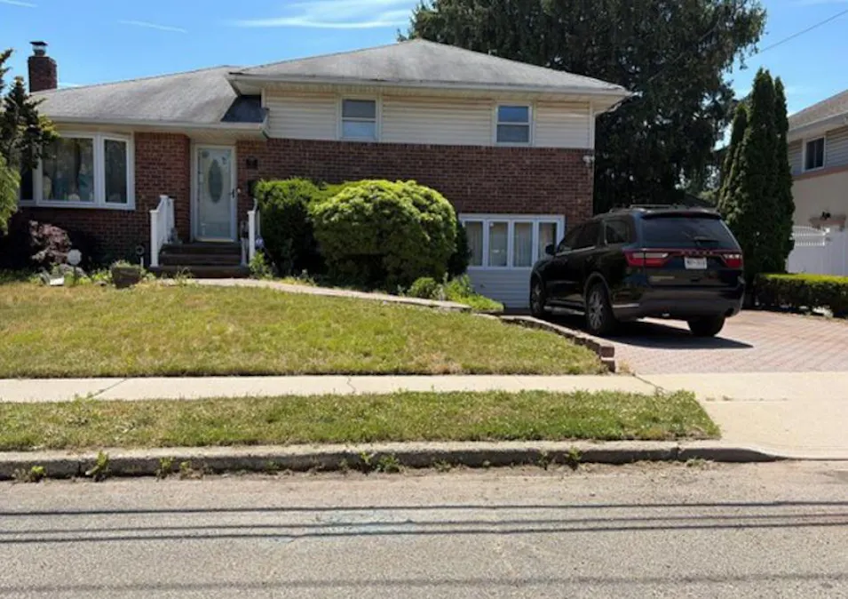 11 Berry Hill Ln Bethpage, NY 11714, Nassau County