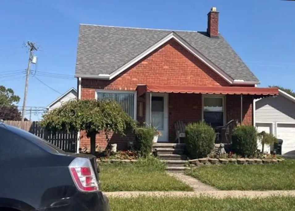 21527 Avalon St Saint Clair Shores, MI 48080, Macomb County