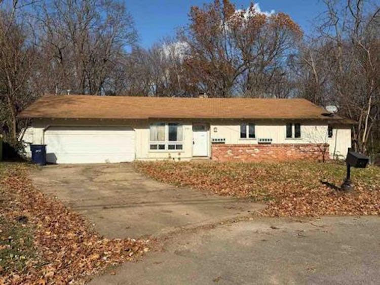 2961 E Monroe Ter Springfield, MO 65802, Greene County