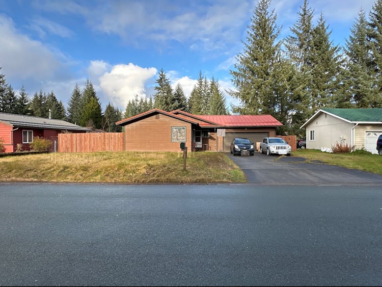 9323 Stephen Richards Memorial Dr Juneau, AK 99801, Juneau County