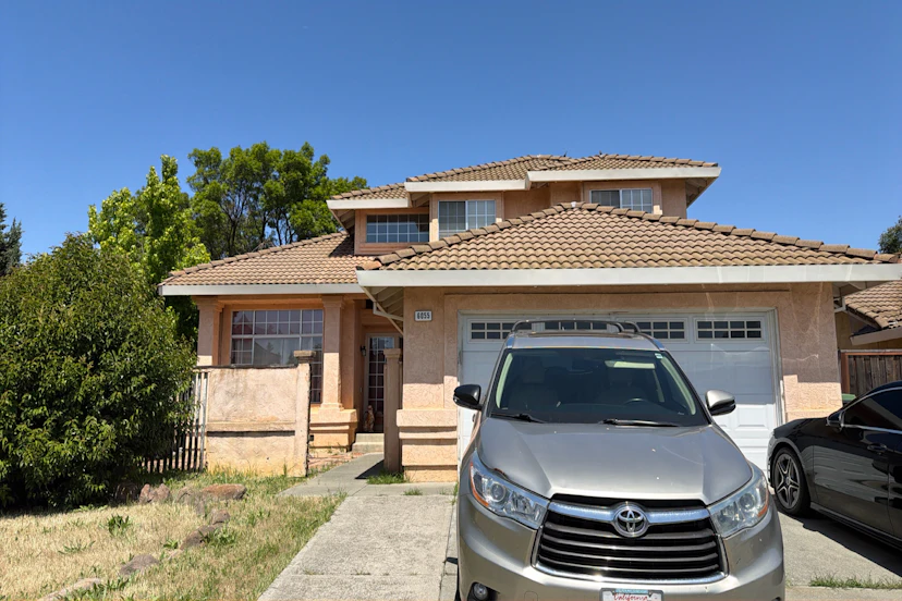 6055 Lakeview Circle