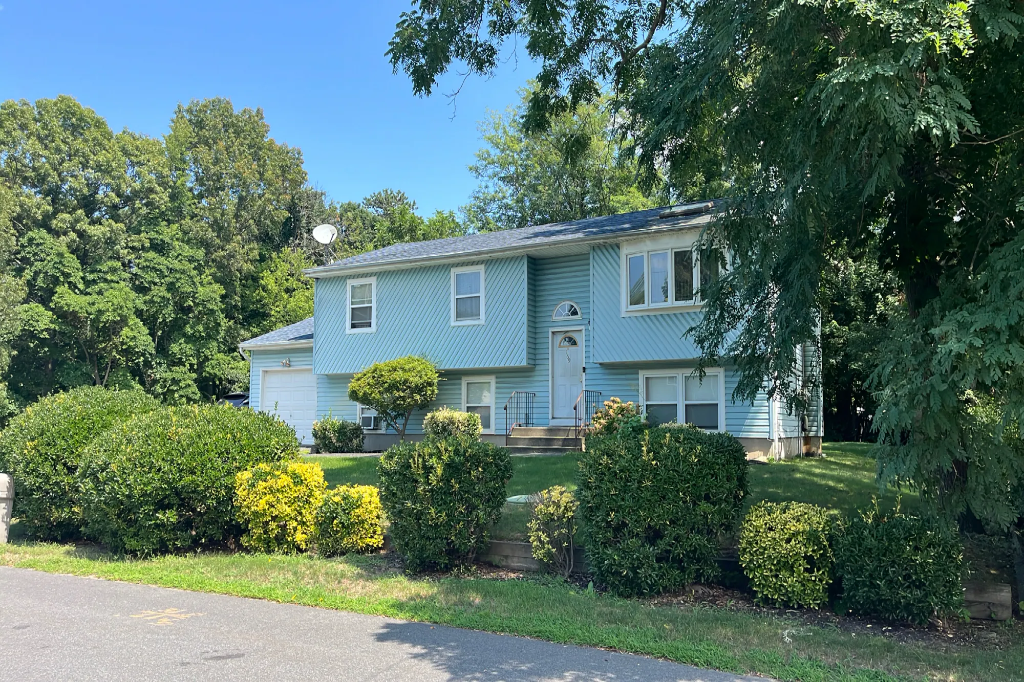 Governor Ave, N Babylon, NY 11703 #1