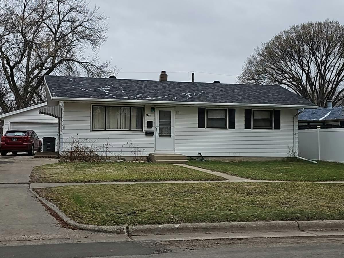19th St, Moorhead, MN 56560 #1