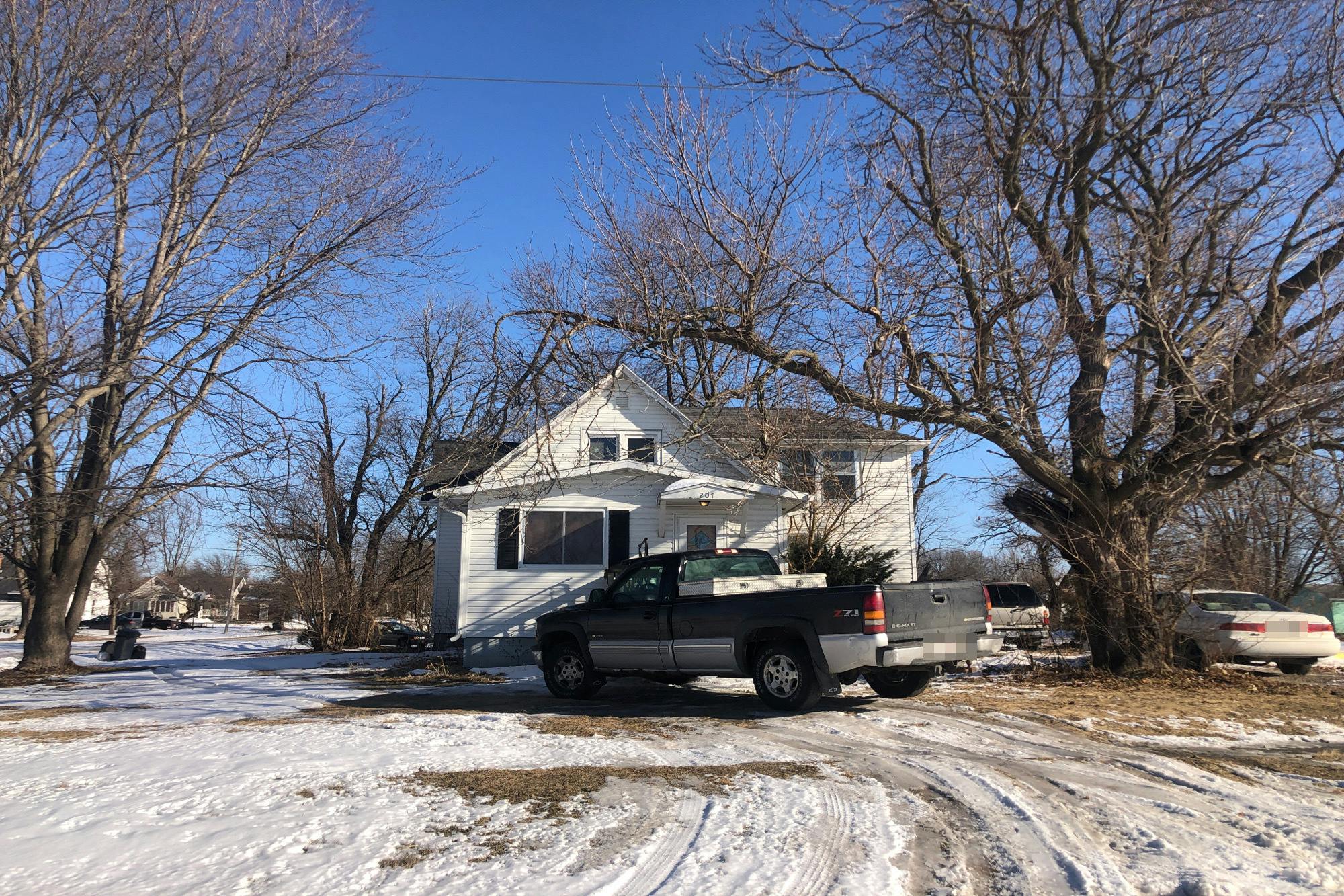 Knox St, Oneida, IL 61467