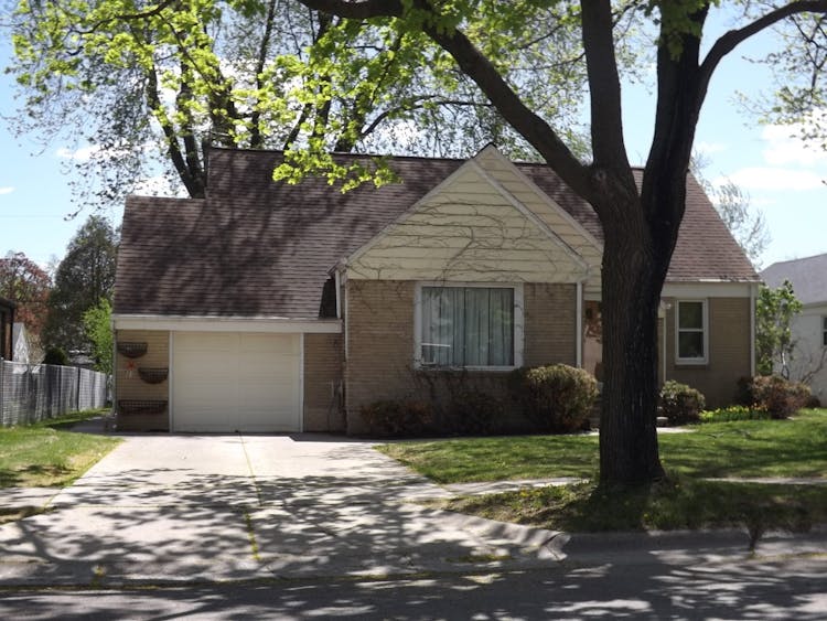 1023 Redwood Dr Green Bay, WI 54304, Brown County