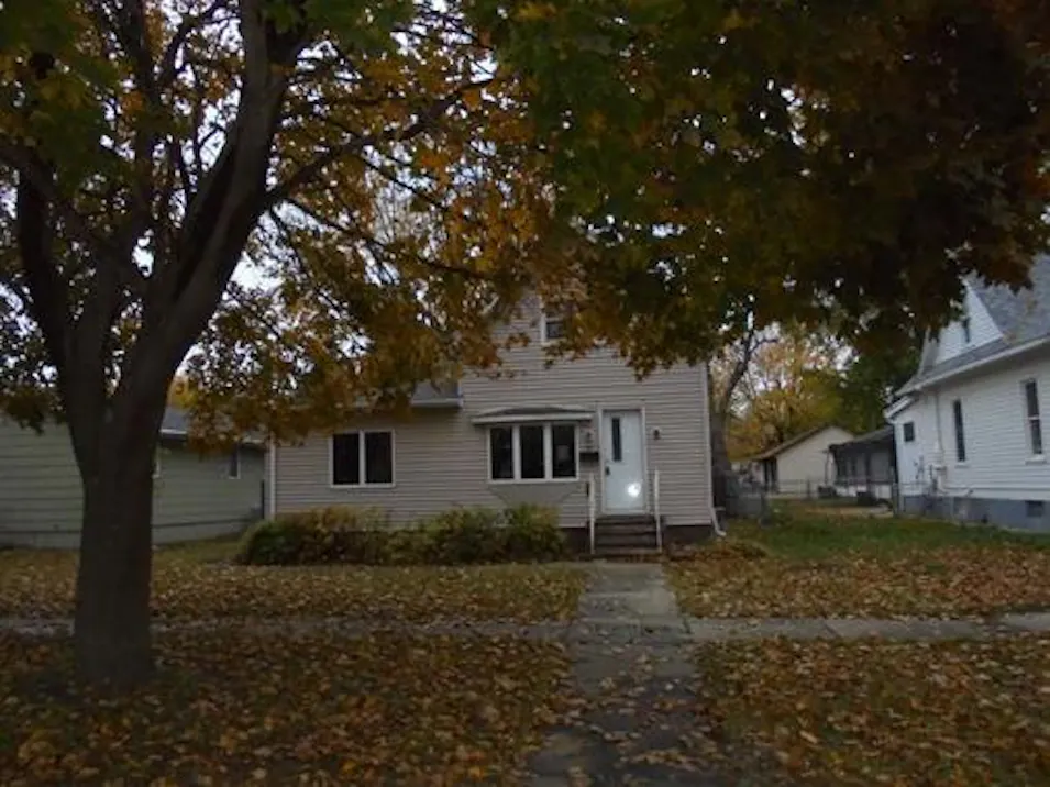 117 S Union Ave Madison, SD 57042, Lake County