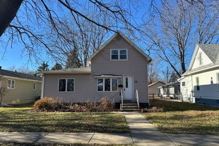 117 S Union Ave Madison, SD 57042, Lake County