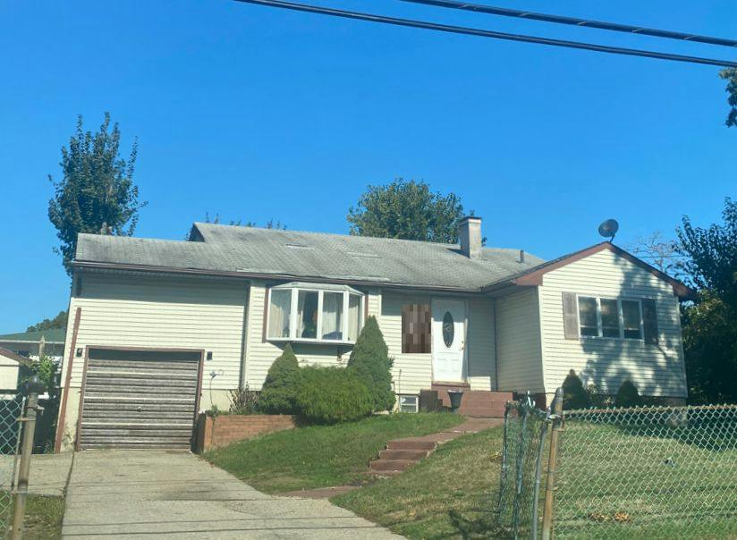 Nevada Ave, Bay Shore, NY 11706