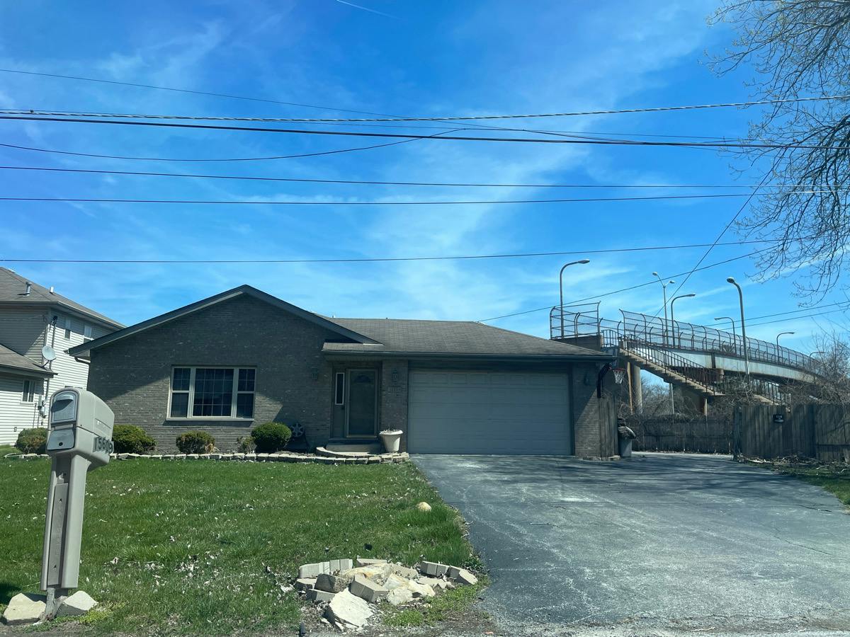 Clifton Park Ave, Markham, IL 60428