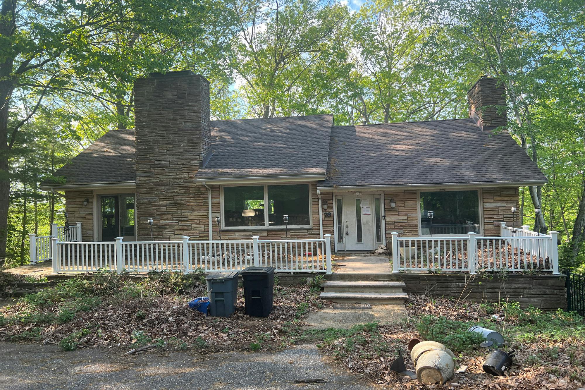 Iron Ore Rd, Manalapan, NJ 07726