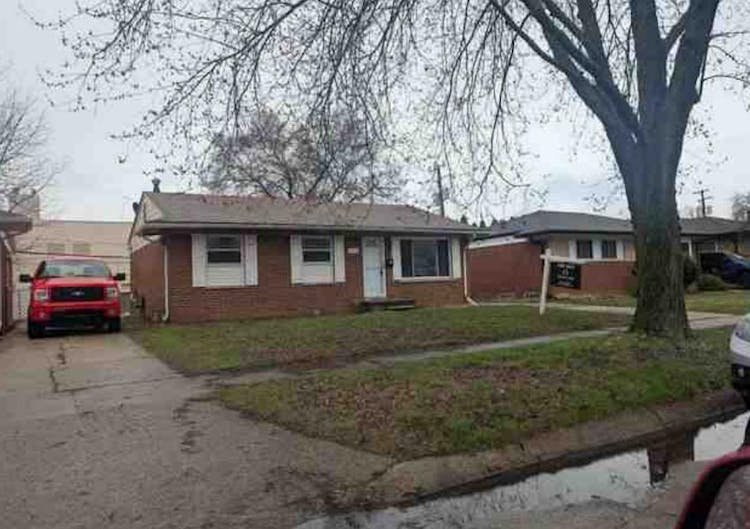 31032 Manhattan St Saint Clair Shores, MI 48082, Macomb County