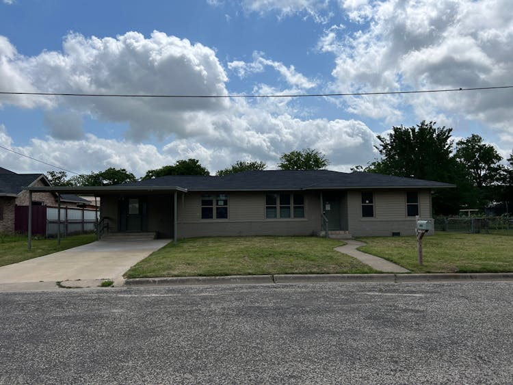 446 S Wilson Ave, Giddings, TX, 78942, USA