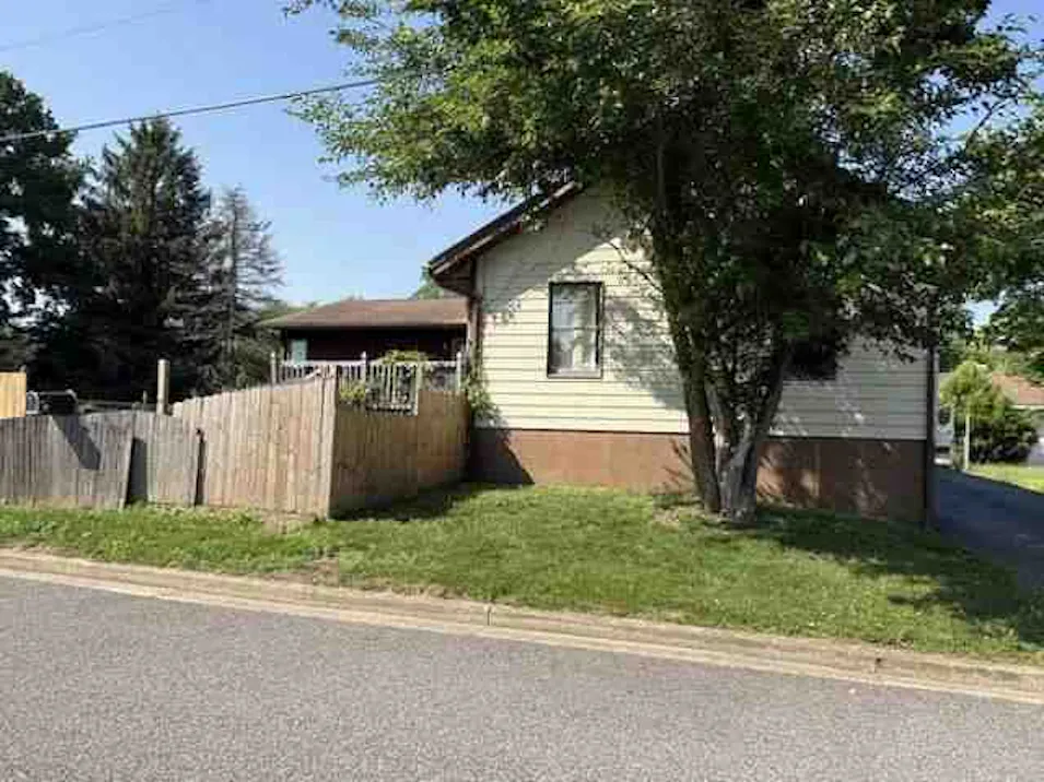 91 Castle Heights Ave Pennsville, NJ 08070, Salem County