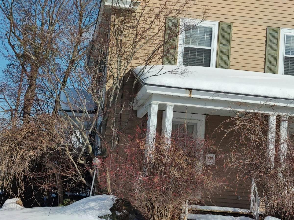 Brookline Dr, Utica, NY 13501