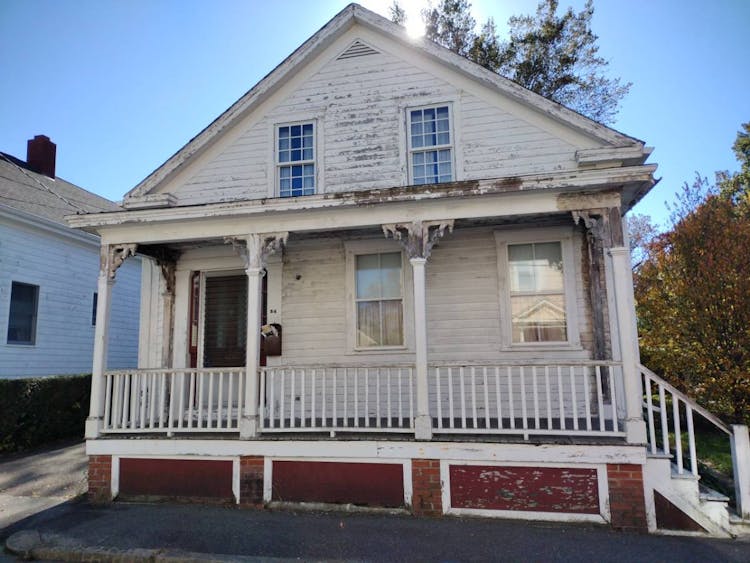 24 Bourne Street Bristol, RI 02809, Bristol County