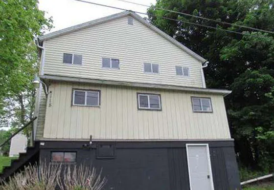 21st St, New Derry, PA 15671