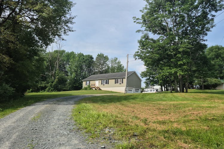 44 Long Meadow Drive Honesdale, PA 18431, Wayne County