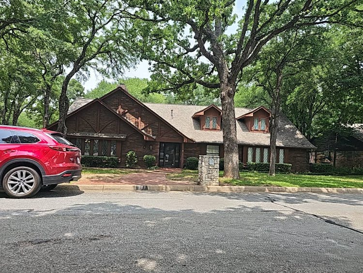 701 Oakmont Ln N, Fort Worth, TX, 76112, USA