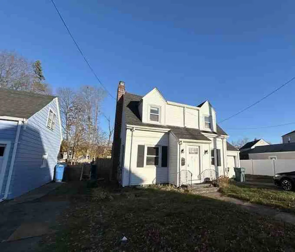 9 Bank Street Hamden, CT 06514, New Haven County