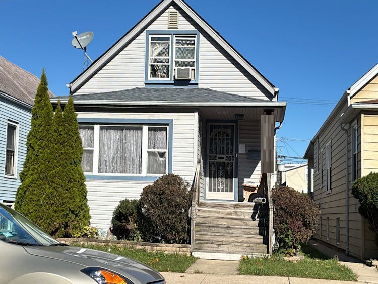 5048 Waveland Ave Chicago, IL 60641, Cook County