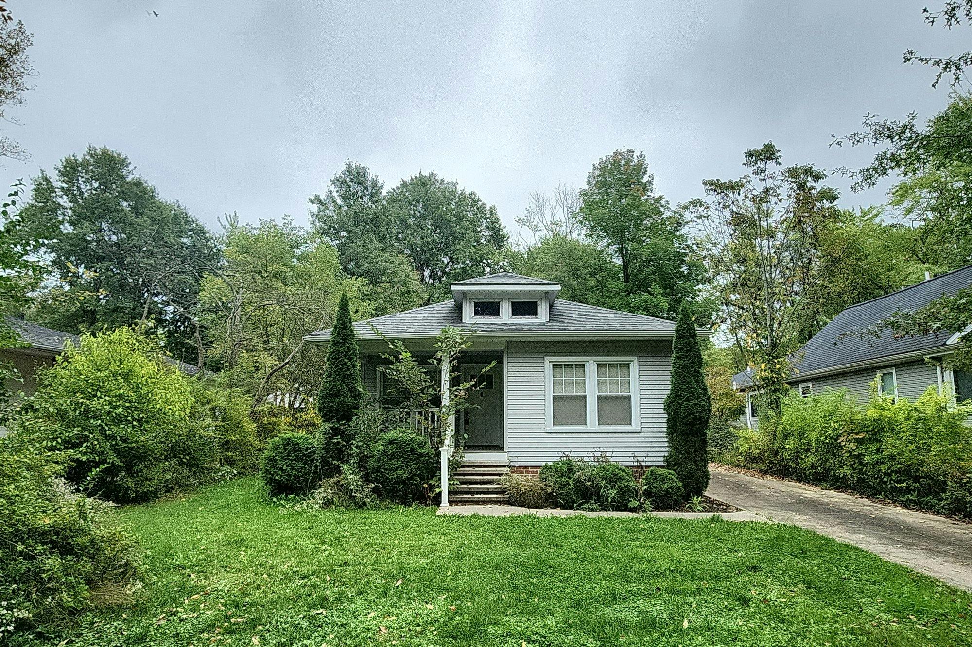 Roselawn Ave, Woodmere, OH 44122