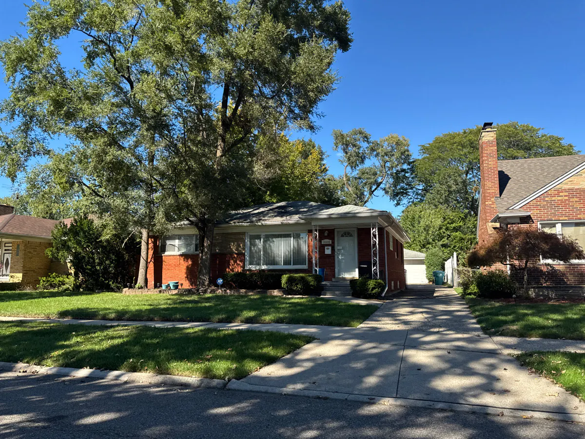Veronica Ave, Eastpointe, MI 48021 #1