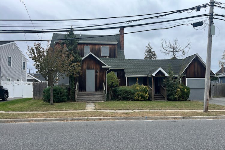 97 Pardee Ave Islip, NY 11751, Suffolk County