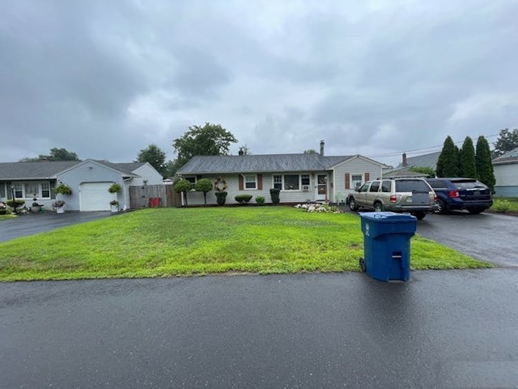 48 Plum Tree Road Plainville, CT 06062, Hartford County