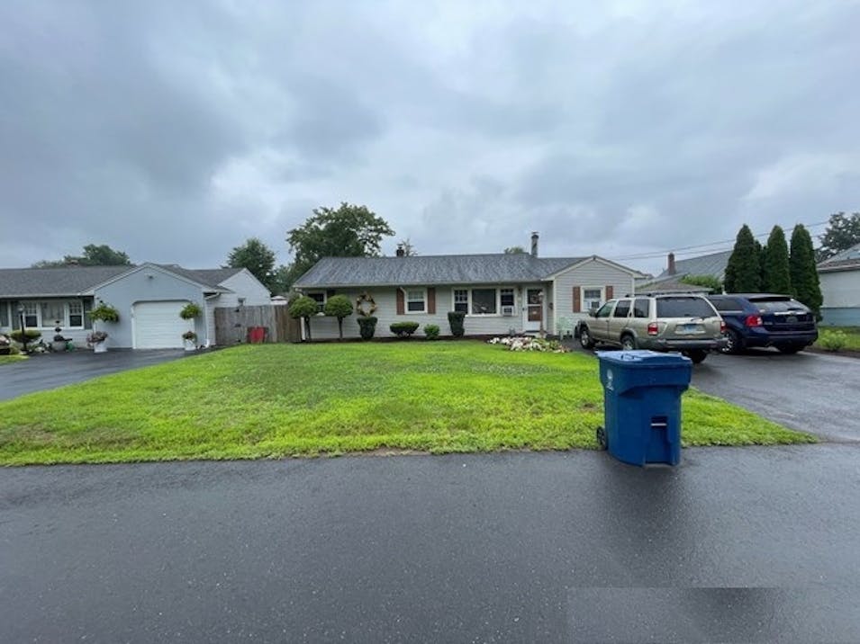 48 Plum Tree Road Plainville, CT 06062, Hartford County