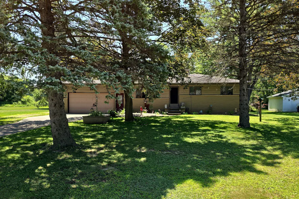 6300 Oriole Dr Flint, MI 48506-1721, Genesee County