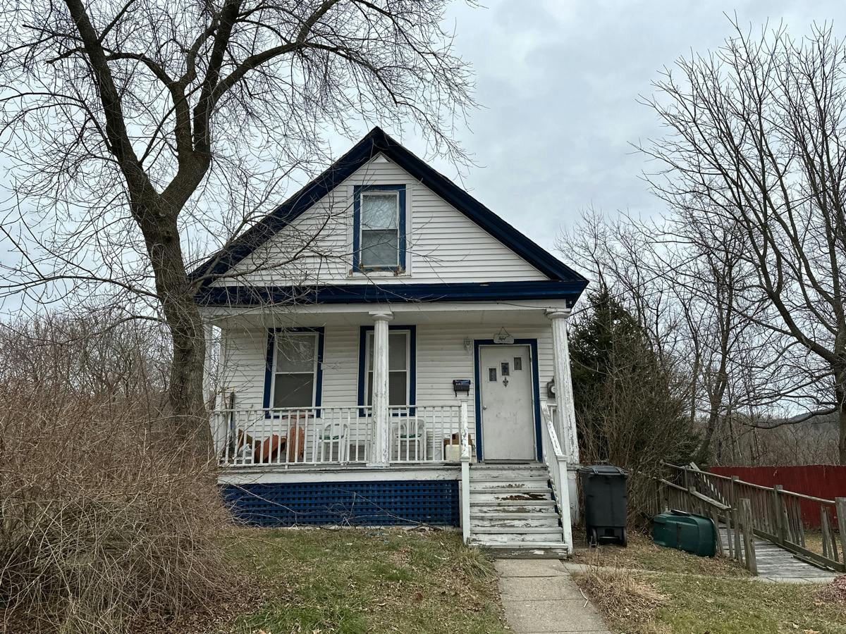 Wall St, Claremont, NH 03743 #1