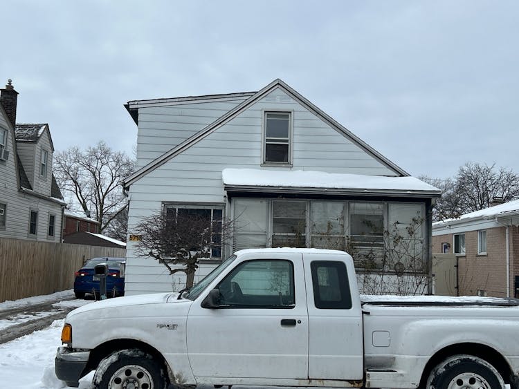 5715 Kinmore St Dearborn Heights, MI 48127, Wayne County