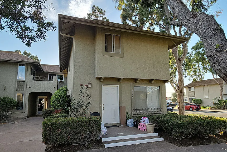 9522 Pettswood Drive Unit 3 Huntington Beach, CA 92646, Orange County