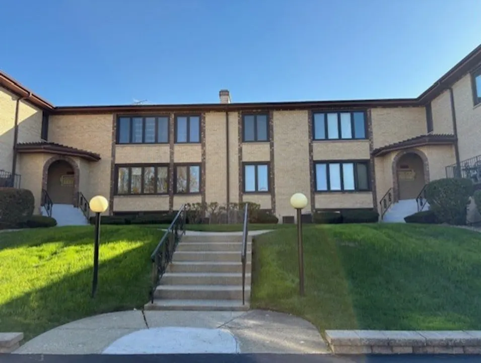 10355 Parkside Ave 04 Oak Lawn, IL 60453, Cook County