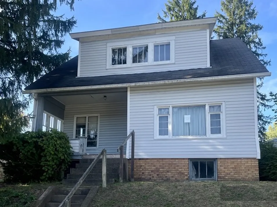 2409 25th St Beaver Falls, PA 15010, Beaver County