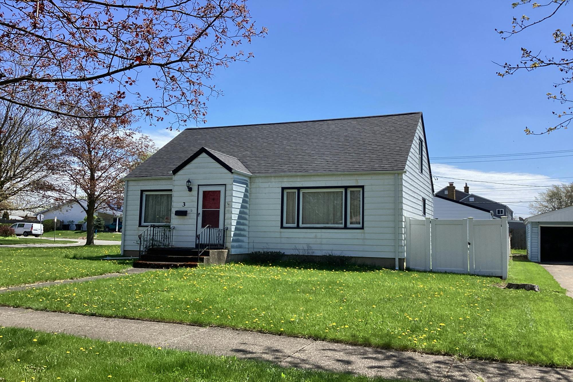 Taylor Dr, Tonawanda, NY 14150 #1