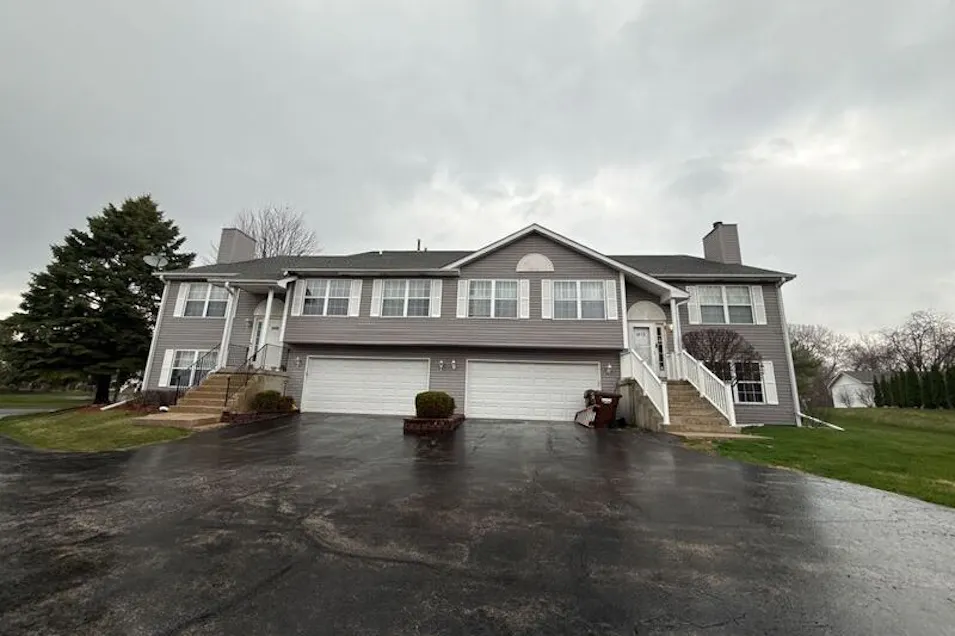 1012 Castleshire Dr Unit 2b Woodstock, IL 60098, McHenry County