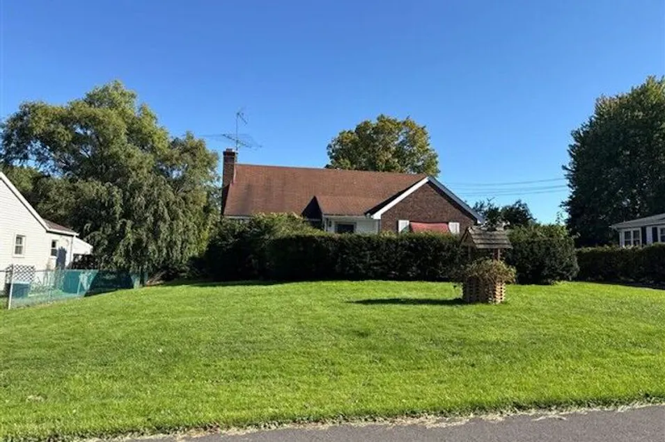 2015 Mary Street Farrell, PA 16121, Mercer County