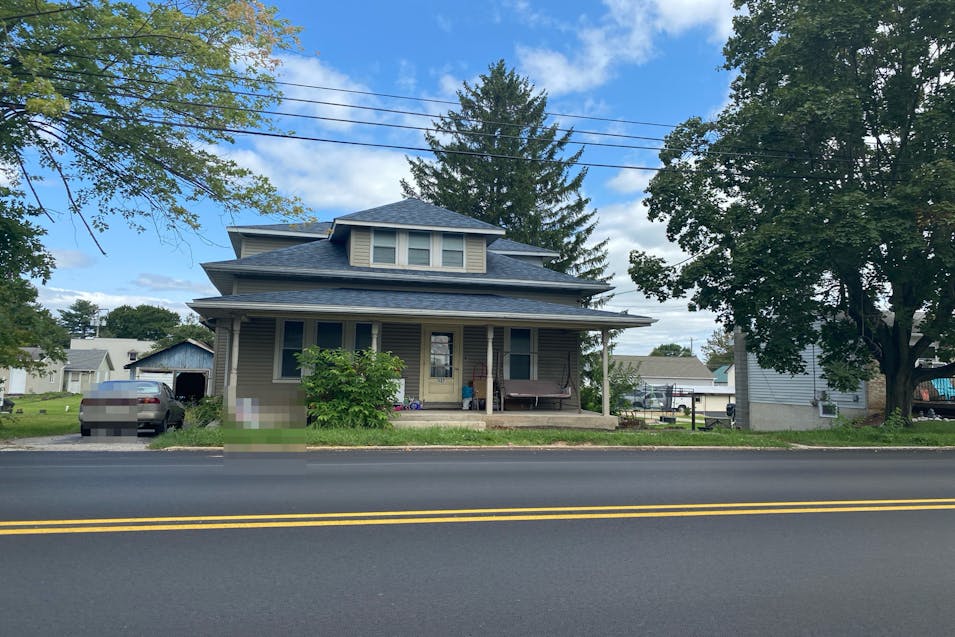 327 W King St Abbottstown, PA 17301, Adams County