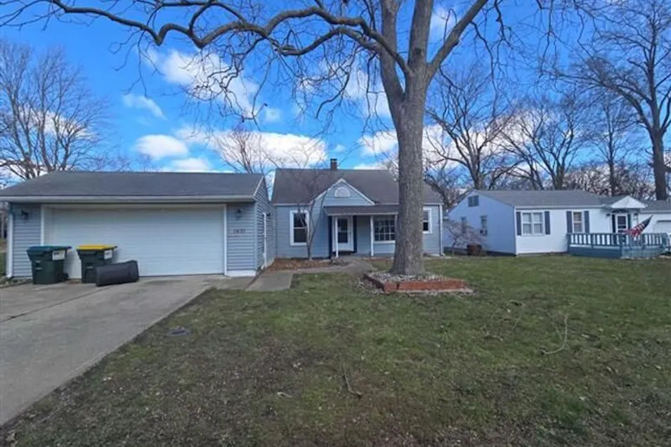 1431 Washington St Carlyle, IL 62231, Clinton County